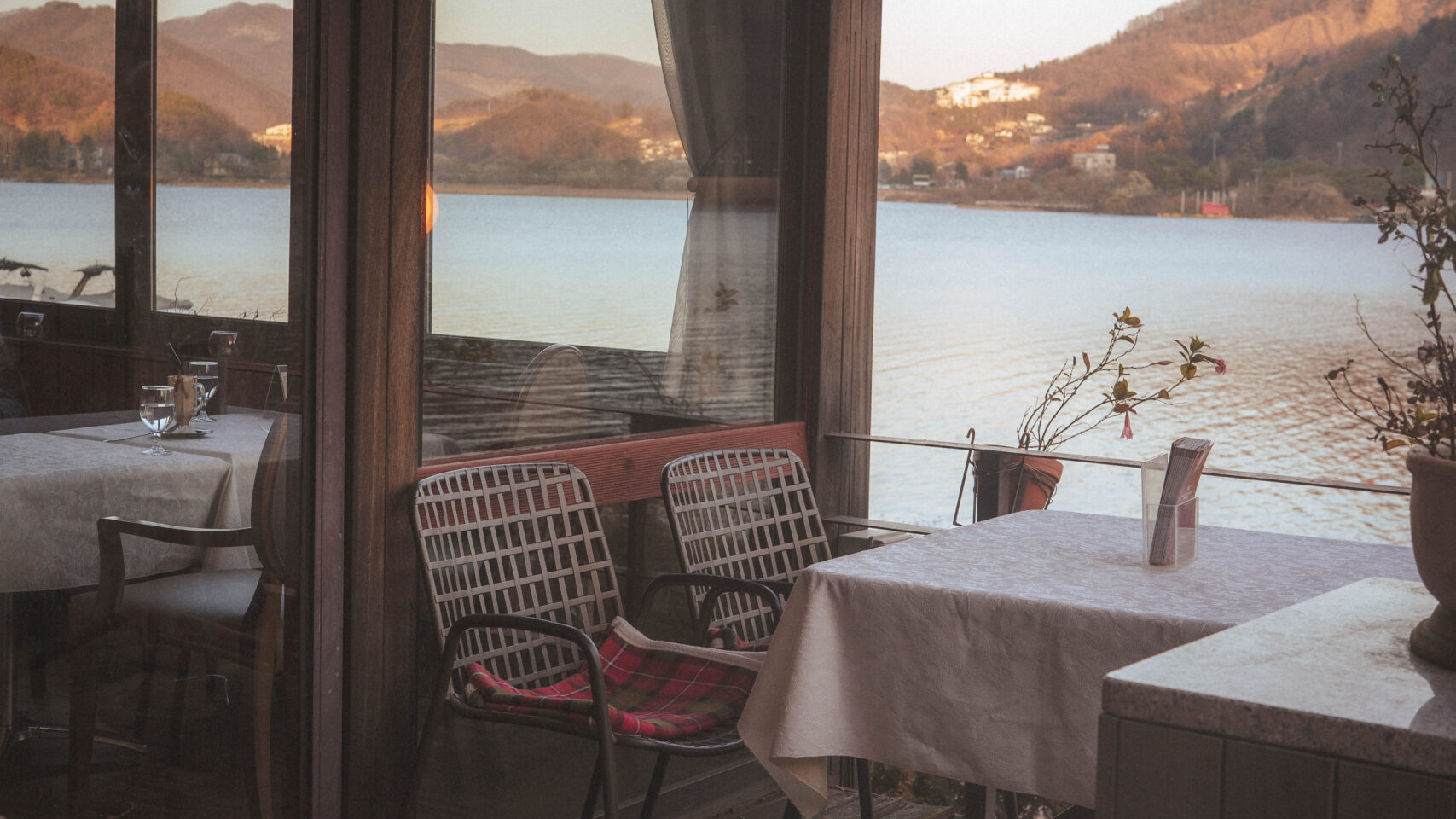 북한강을 품은 클래식 남양주 조안면 카페, ‘왈츠와닥터만 ’ 방문기