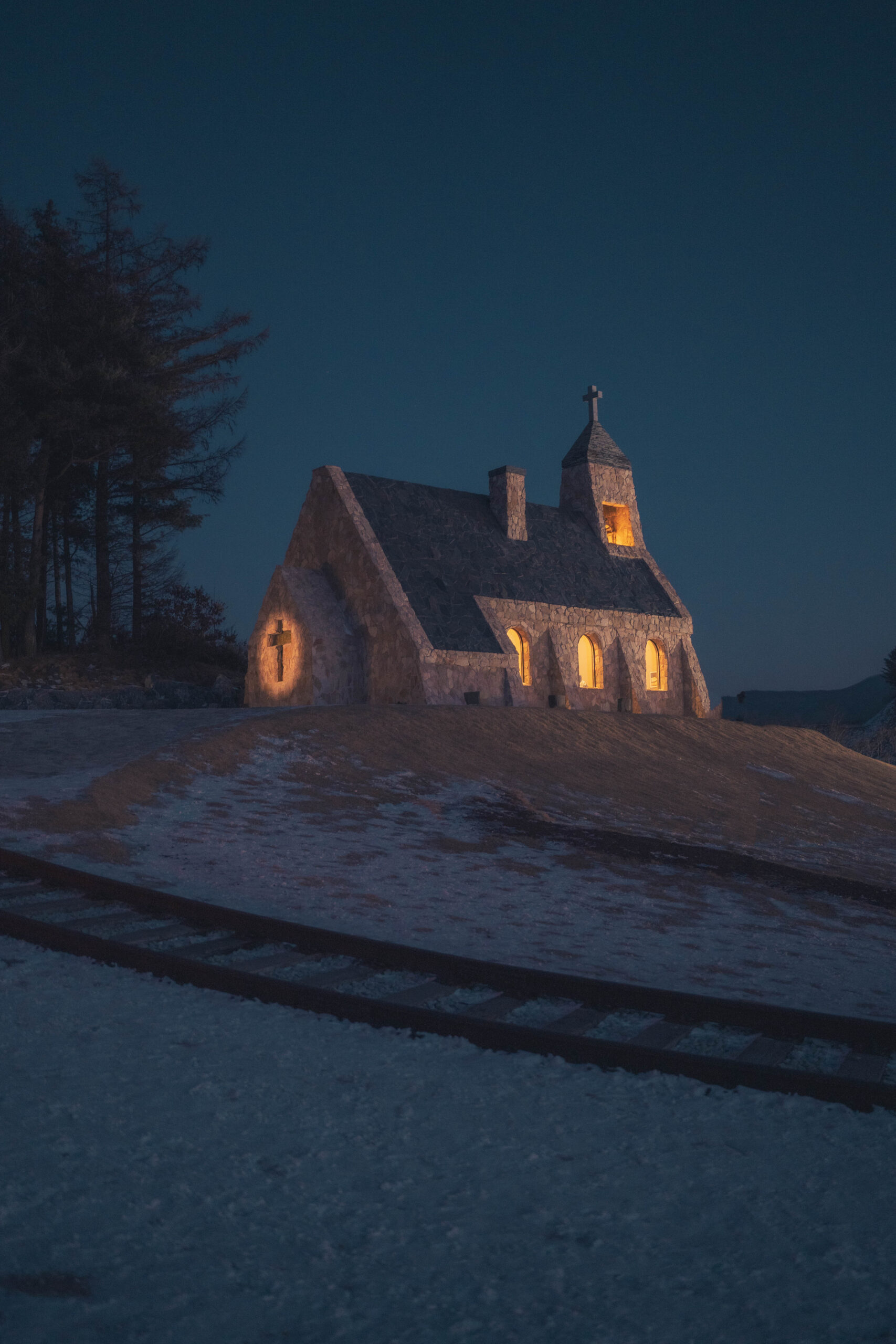 평창 실버벨교회, 낮과 밤이 다른 동유럽 풍경을 품은 여행 명소